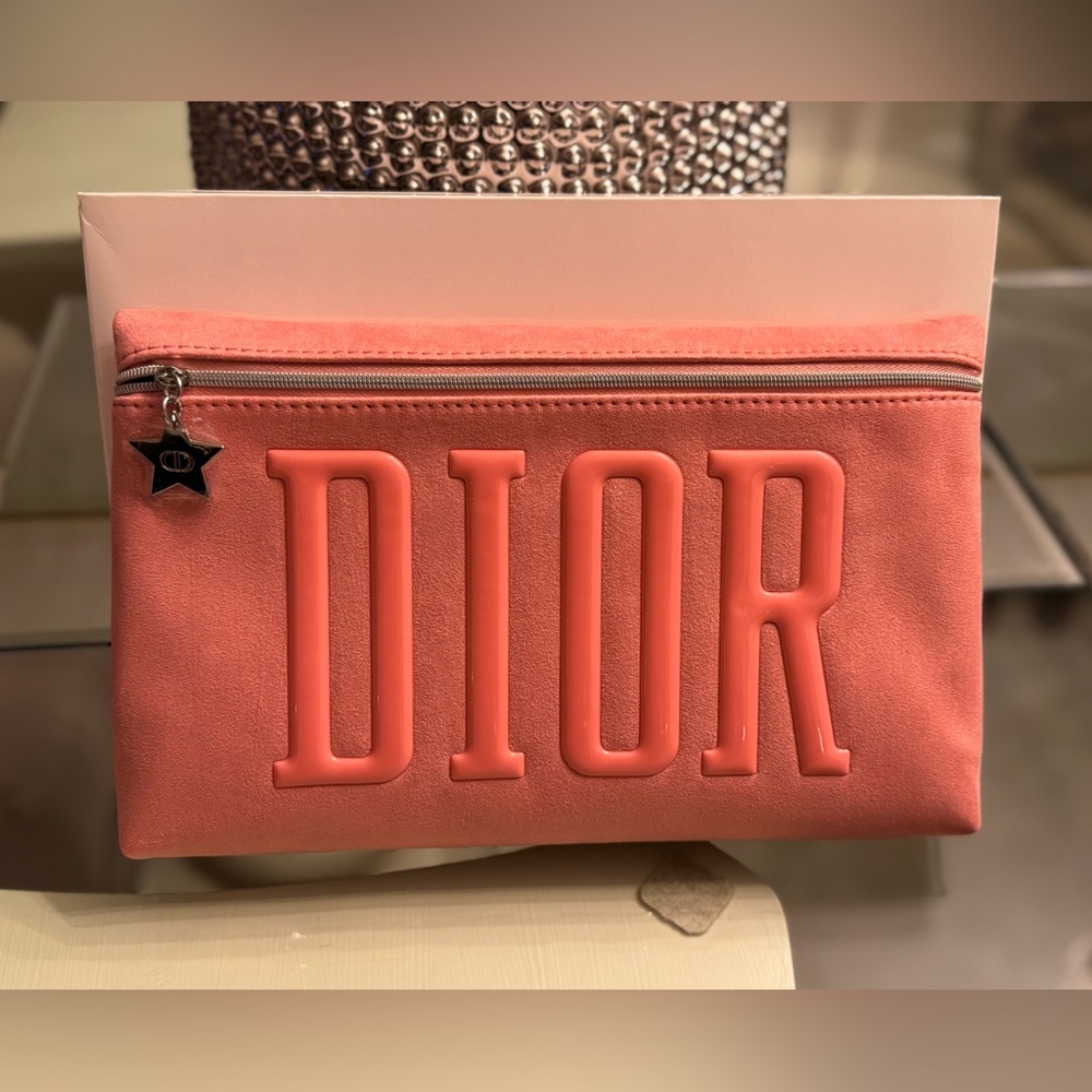 PINK DIOR GIFT WITH PURCHASE MAKEUP POUCH.